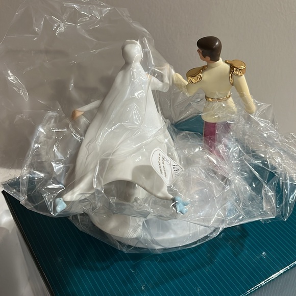 NIB Disney Cinderella & Prince Topper/Centerpiece - Picture 8 of 13